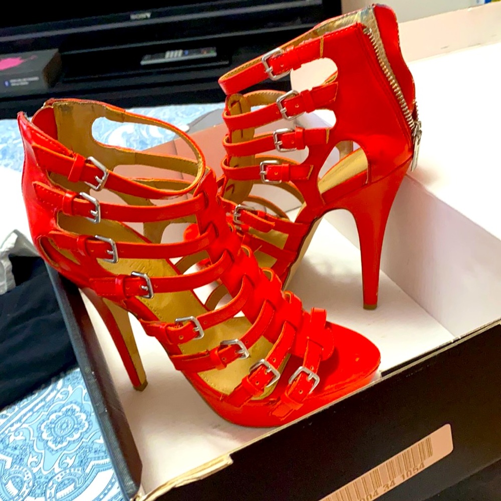 Red pumps